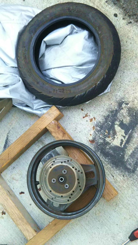 アドレスV100 タイヤ交換