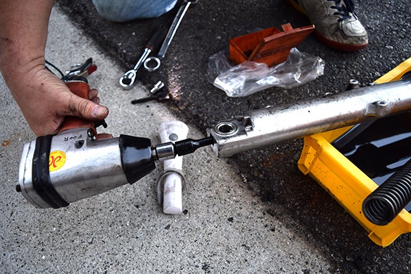 XJR400R フロントフォーク ボルト外し