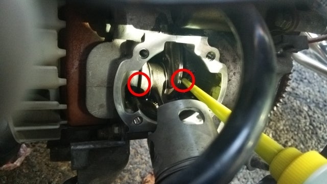 ライブDIO ボアアップ ピストンに注油