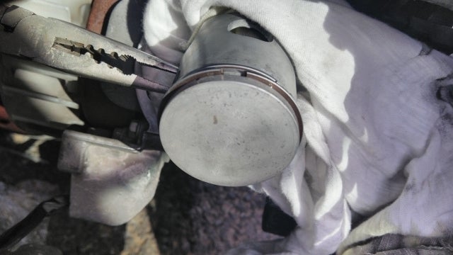 ライブDIO ボアアップ ピストン取り付け