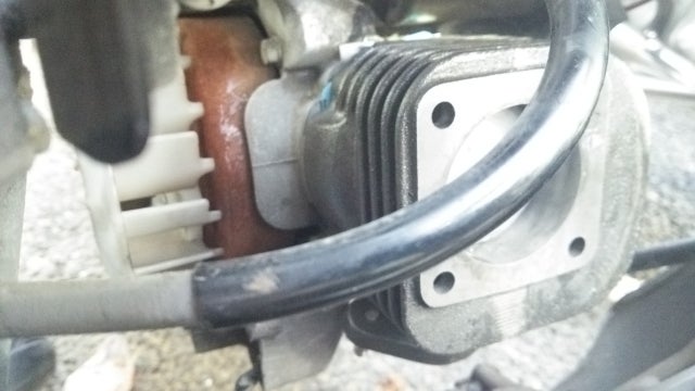 シリンダヘッドを取り付け