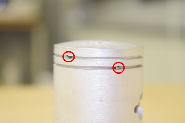 ピストンリング回転防止のピン