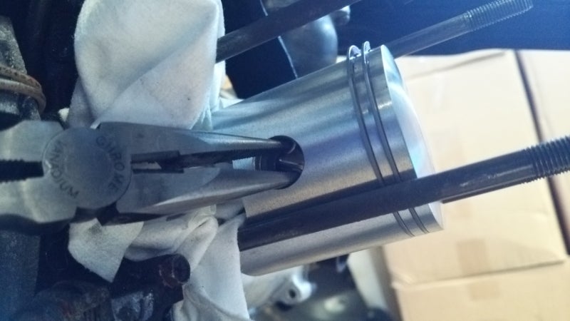 AIRSALピストンサークリップ取り付け