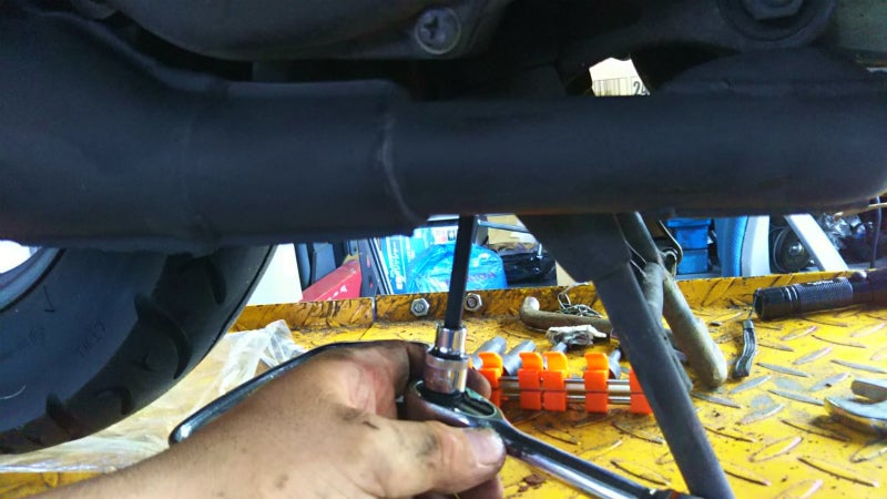 アドレスV100 マフラー交換