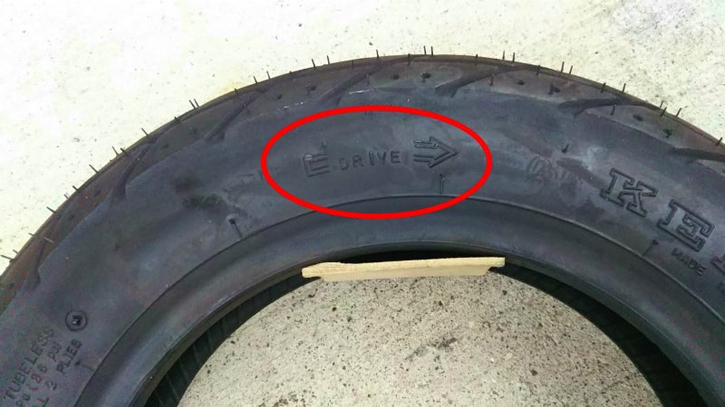 アドレスV100 タイヤ交換