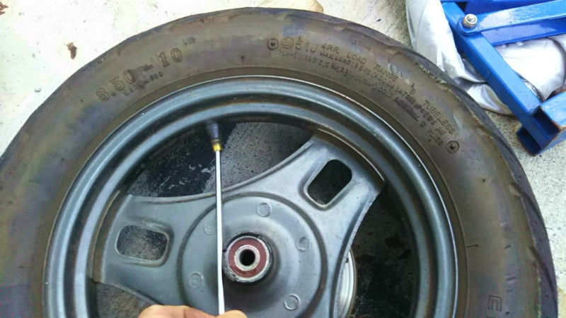 アドレスV100 タイヤ交換