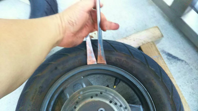 アドレスV100 タイヤ交換