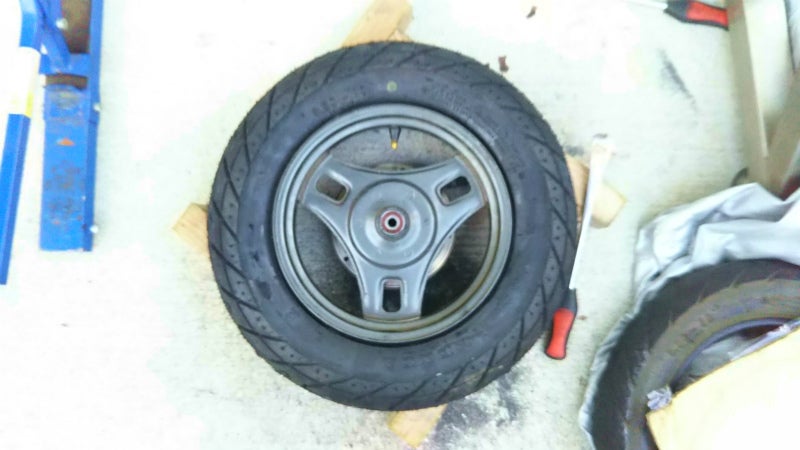 アドレスV100 タイヤ交換