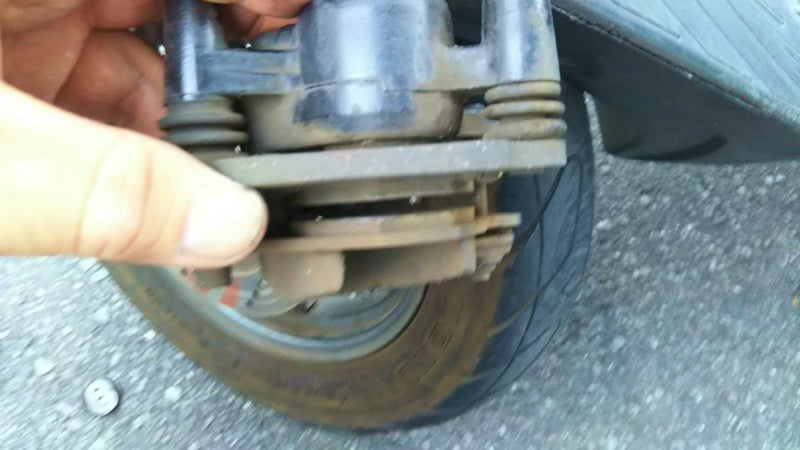 アドレスV100 タイヤ交換