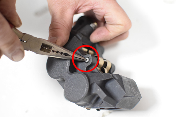 XJR400R キャリパーOH