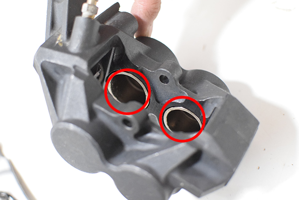 XJR400R RH02J キャリパー　ピストン