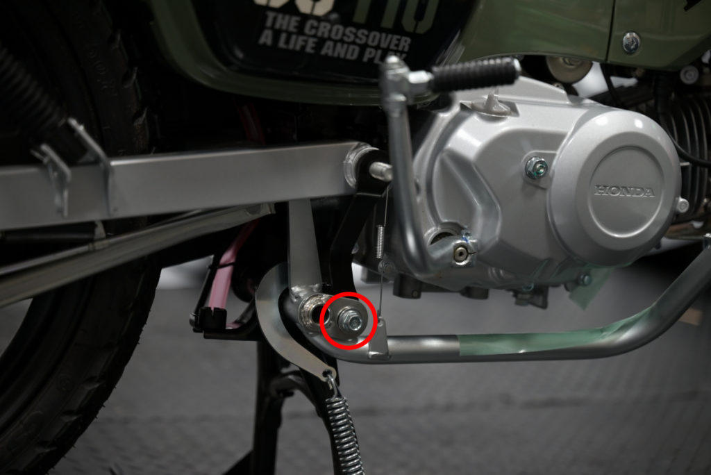 クロスカブ110 JA60のマフラーステー取付位置