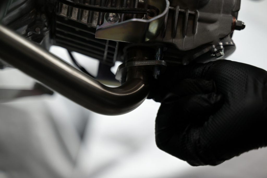 クロスカブ110 JA60にエキパイを仮止めした状態